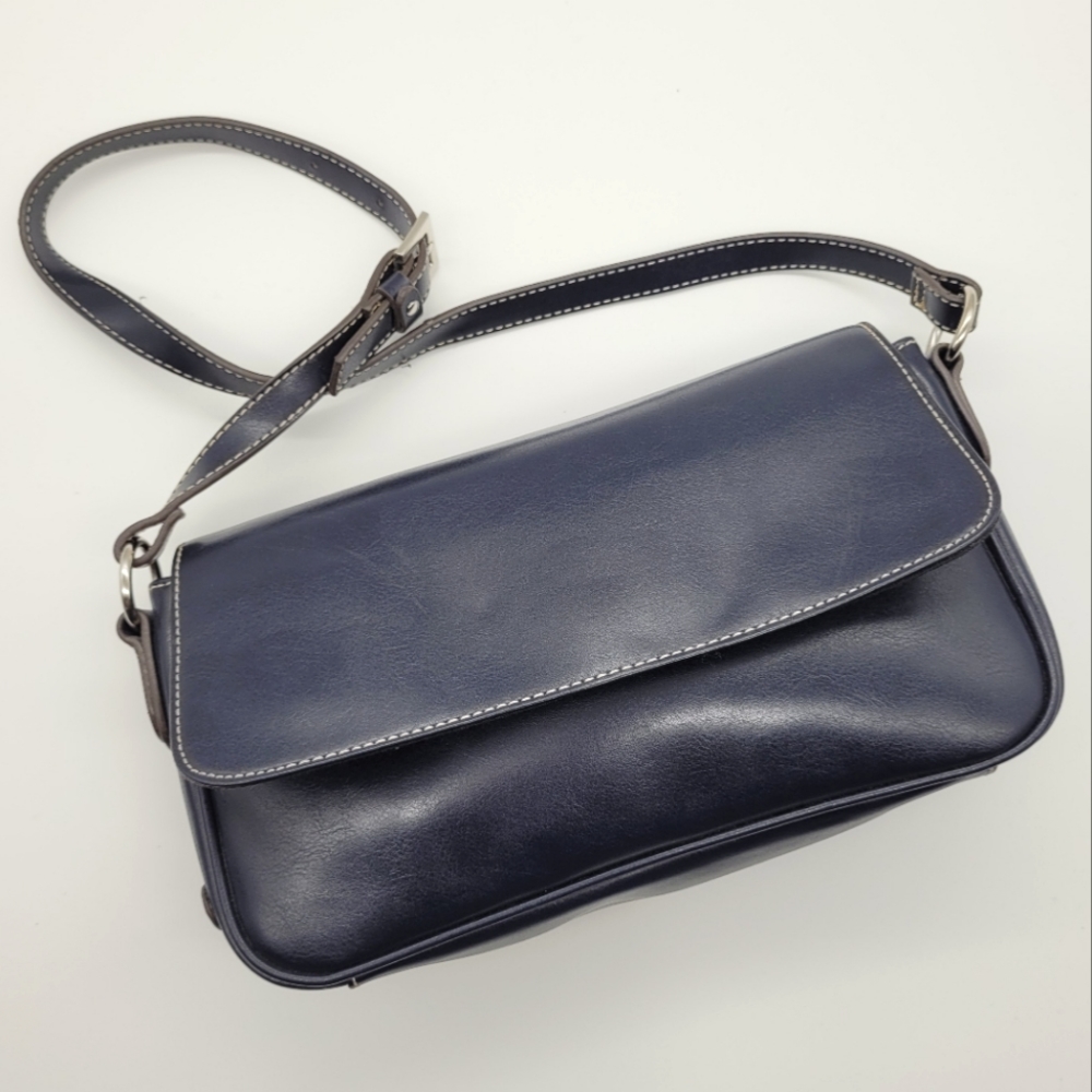 VILLAGER by LIZ CLAIBORNE | faux leather contrasting stitch shoulder bag purse
